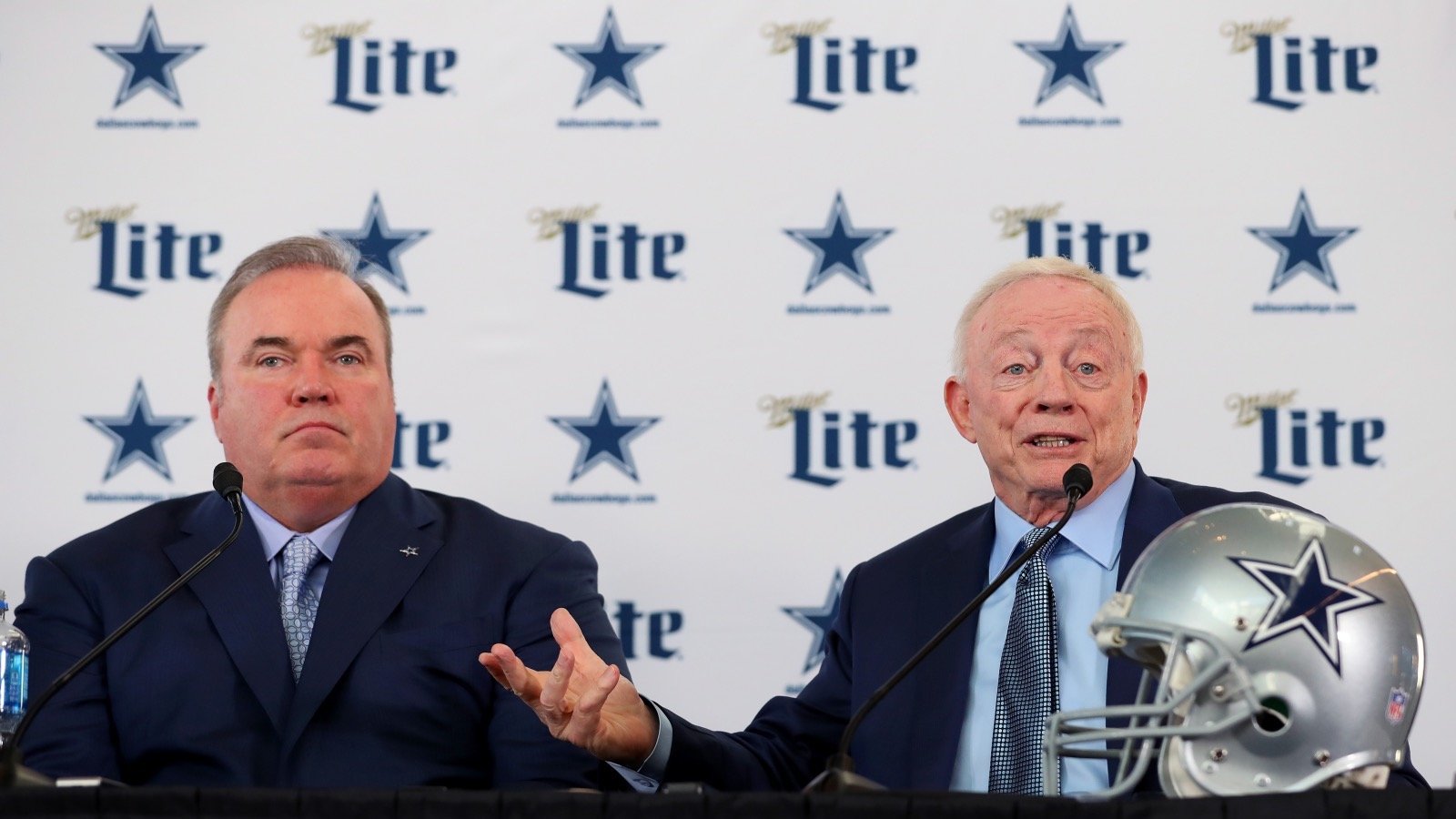 Jerry Jones Is Bringing Back Mike McCarthy For Reasons That Make Sense To No One