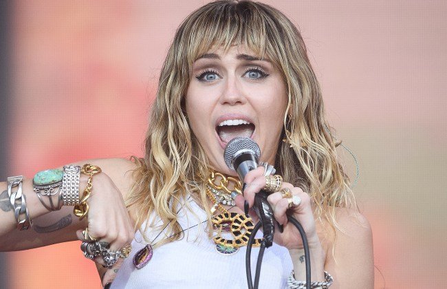 Miley Cyrus Says She Once Made Eye Contact With An Alien Inside A UFO