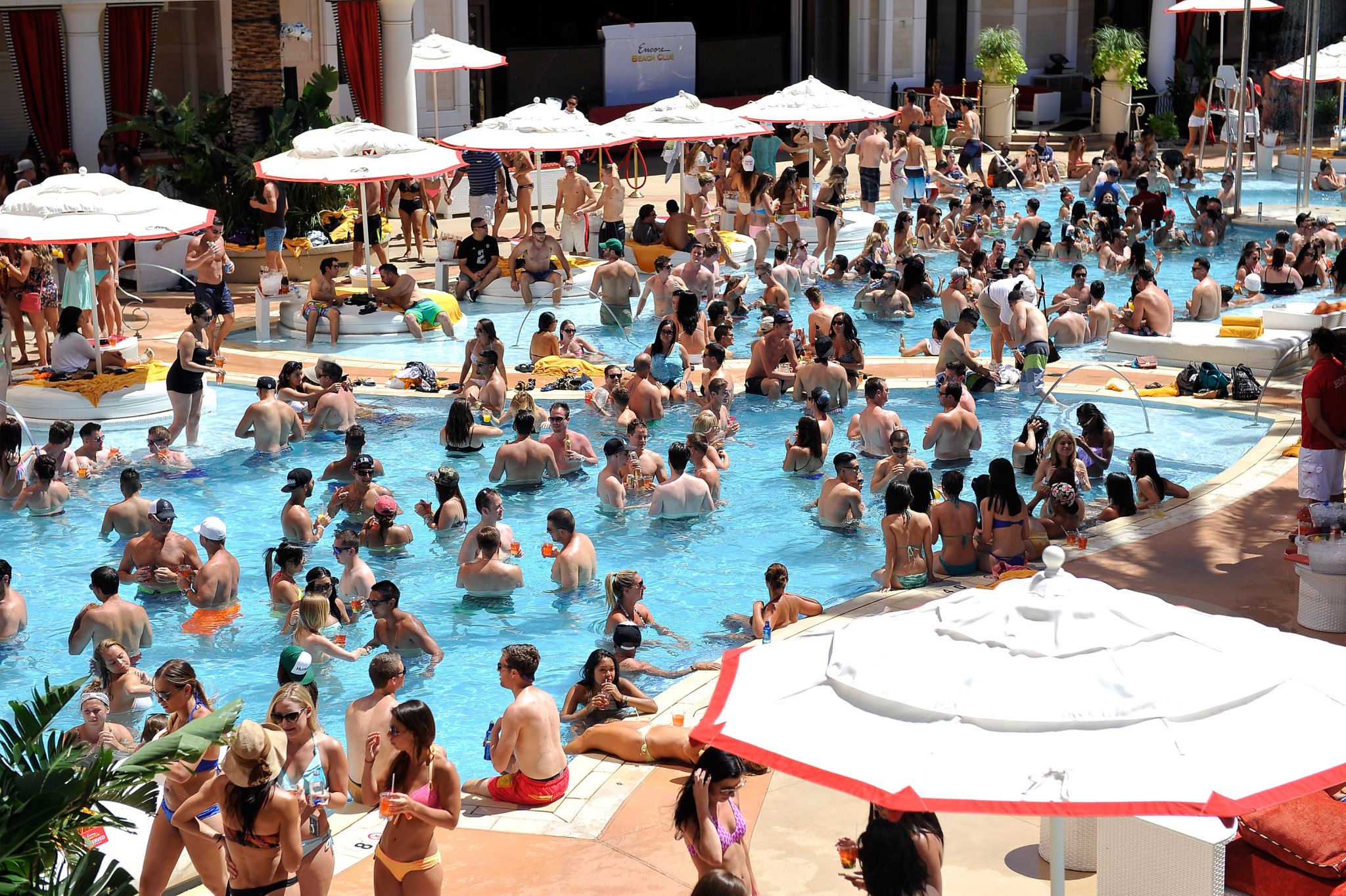 Dude's Insane Bar Tab From Las Vegas Hotel Pool Party Over Memorial Day Weekend Is Why I Drink At Chili's