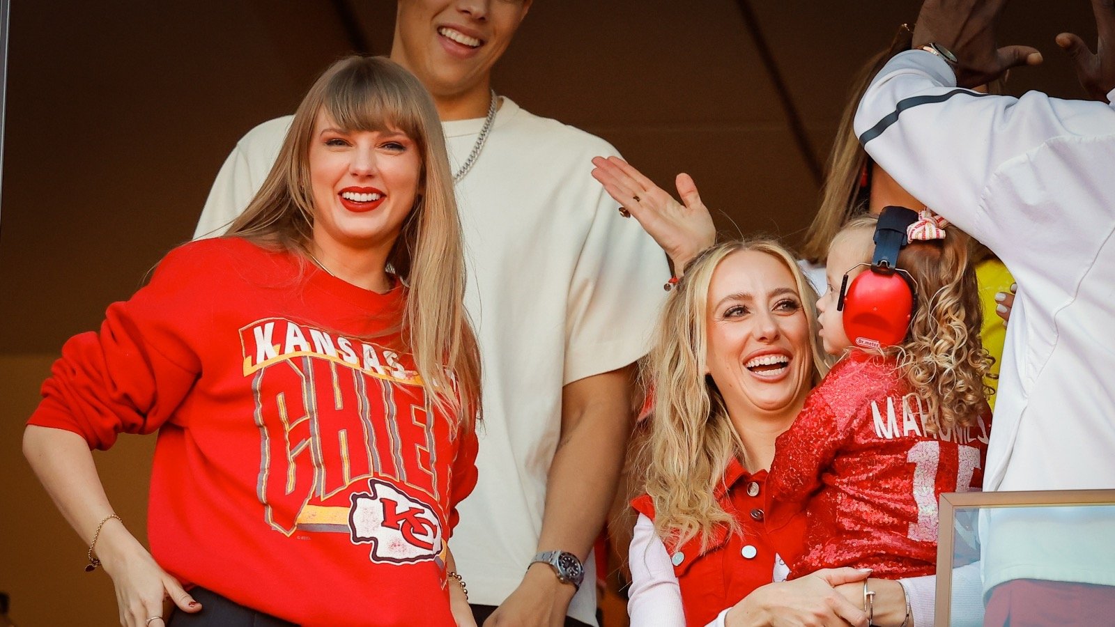 Taylor Swift And Brittany Mahomes Arrive In Green Bay For Huge Sunday Night Football Clash