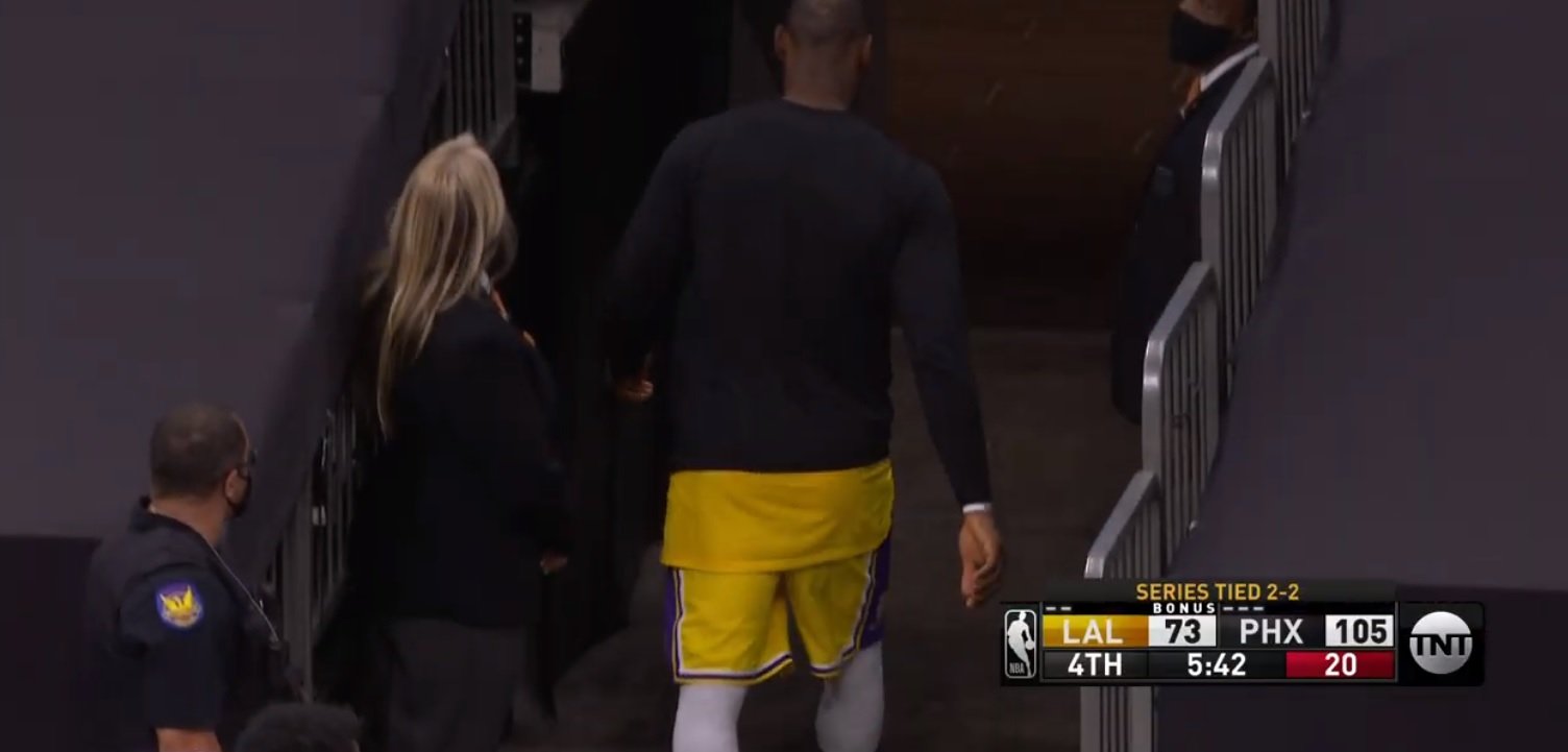 LeBron James Gets Ripped To Shreds For Leaving Blowout Lakers Loss With Over 5 Minutes Left In The Game