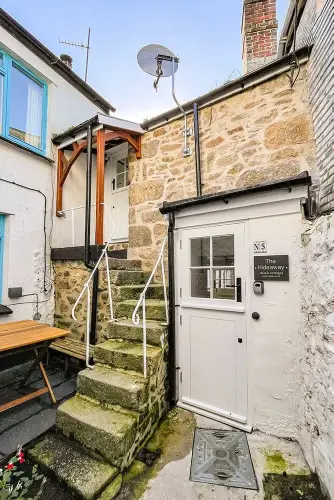 Staying in A Traditional Cornish Cottage in England - What Was It Really Like?