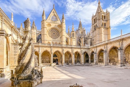 Things To Do In León, Spain – Camino de Santiago, Gaudí and Roman Footprints