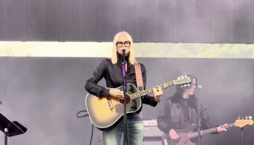 Watch Aimee Mann reunite with 'Til Tuesday's original lineup at Cruel World '25 for first show in 35 years
