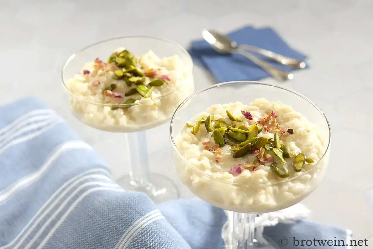Orientalischer Milchreis mit Kardamom, Pistazien und Rosenwasser - Brotwein