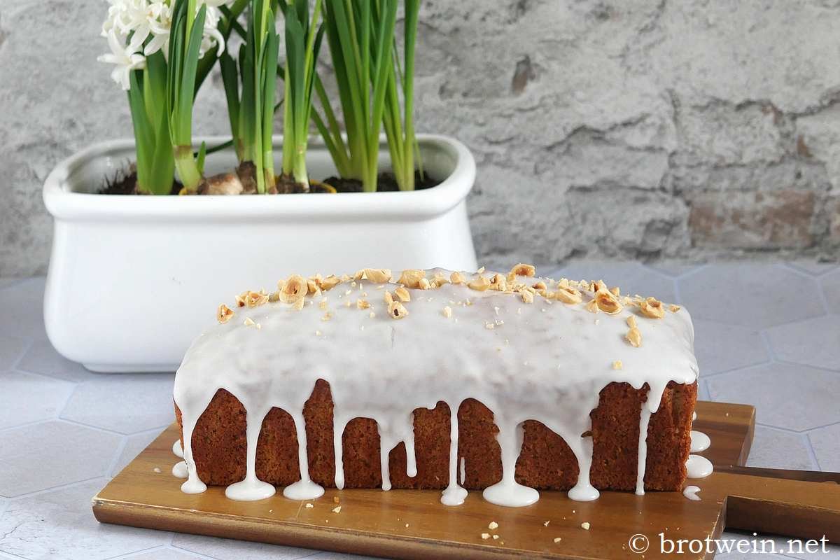 Saftiger Karottenkuchen aus der Kastenform - Brotwein