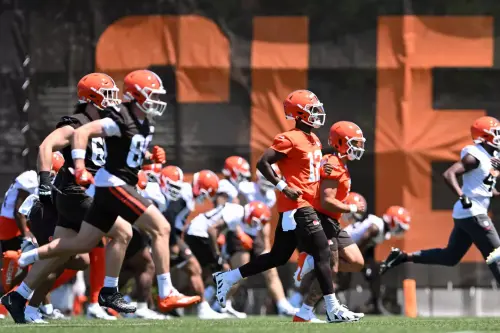 Insider Believes Browns' Rookie QB Battle 'Is Not Close'