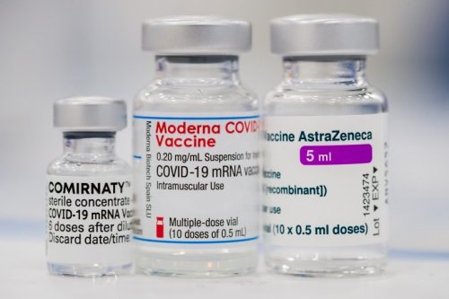 Mixing AstraZeneca and Pfizer vaccine leads to better immune response, research shows