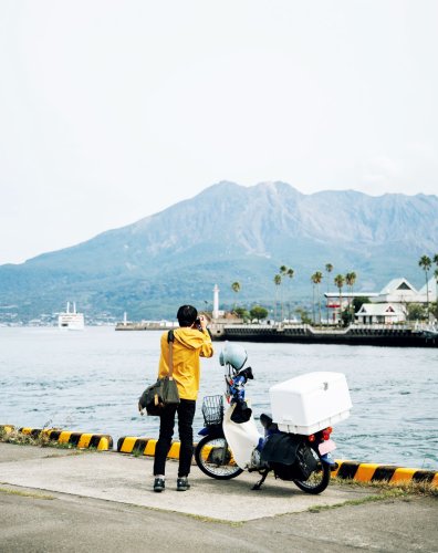 「スーパーカブ」で日本の全市町村2周を目指す、写真家・仁科勝介のバイクライフ