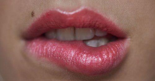 Vergiss teure Lippenprodukte! Volumen, Farbe & Glanz: Dieser neue Drogerie-Lipstick ist eine 10/10