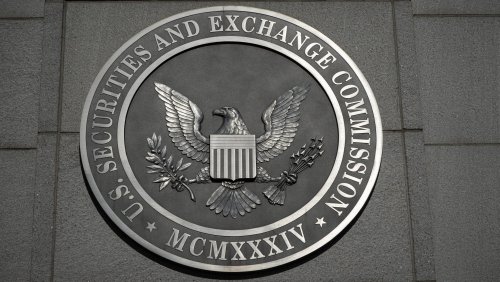Dogecoin und XRP: SEC vertagt Entscheidung über Altcoin ETFs