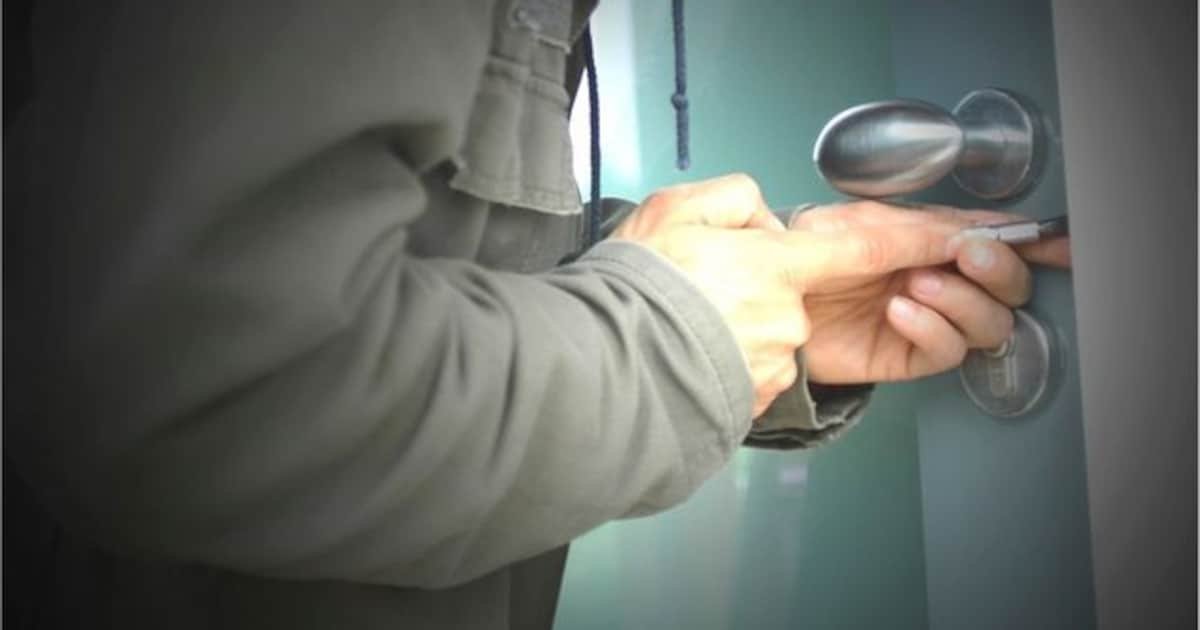 Warum Sie ein Handtuch über die Türklinke vom Hotelzimmer hängen sollten