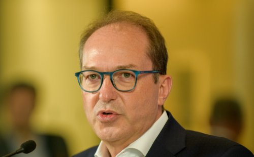 Staat im Staat: Dobrindt zerschlägt „Königreich Deutschland“
