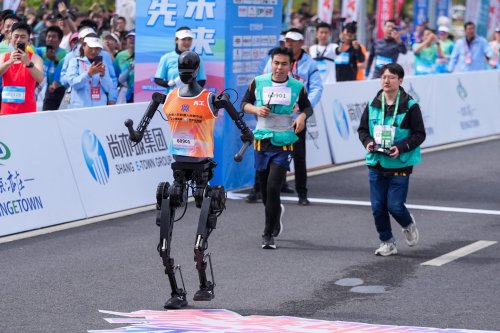 Roboter auf der Überholspur: KI-Läufer stürmen die Marathonstrecke