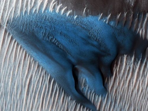 NASA captured images of a 'blue' sand dune on Mars — and the photos are mind-blowing