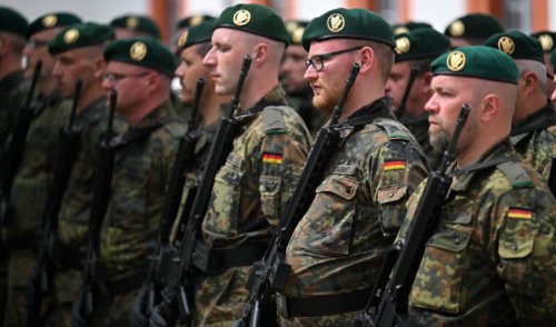 Streitkräfte suchen Soldaten: Das können Soldaten bei der Bundeswehr verdienen