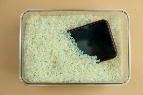 Vergiss den Reis: So rettest du dein nasses iPhone laut Apple
