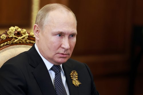 Putin muss regelmäßige Pausen für medizinische Untersuchungen einlegen, sagt ein britischer Ex-Spion