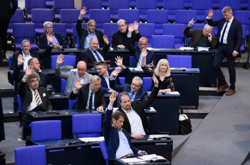Sicherheitsrisiko Bundestag: Wie rechtsextreme AfD-Mitglieder im Parlament sensible Daten abfragen