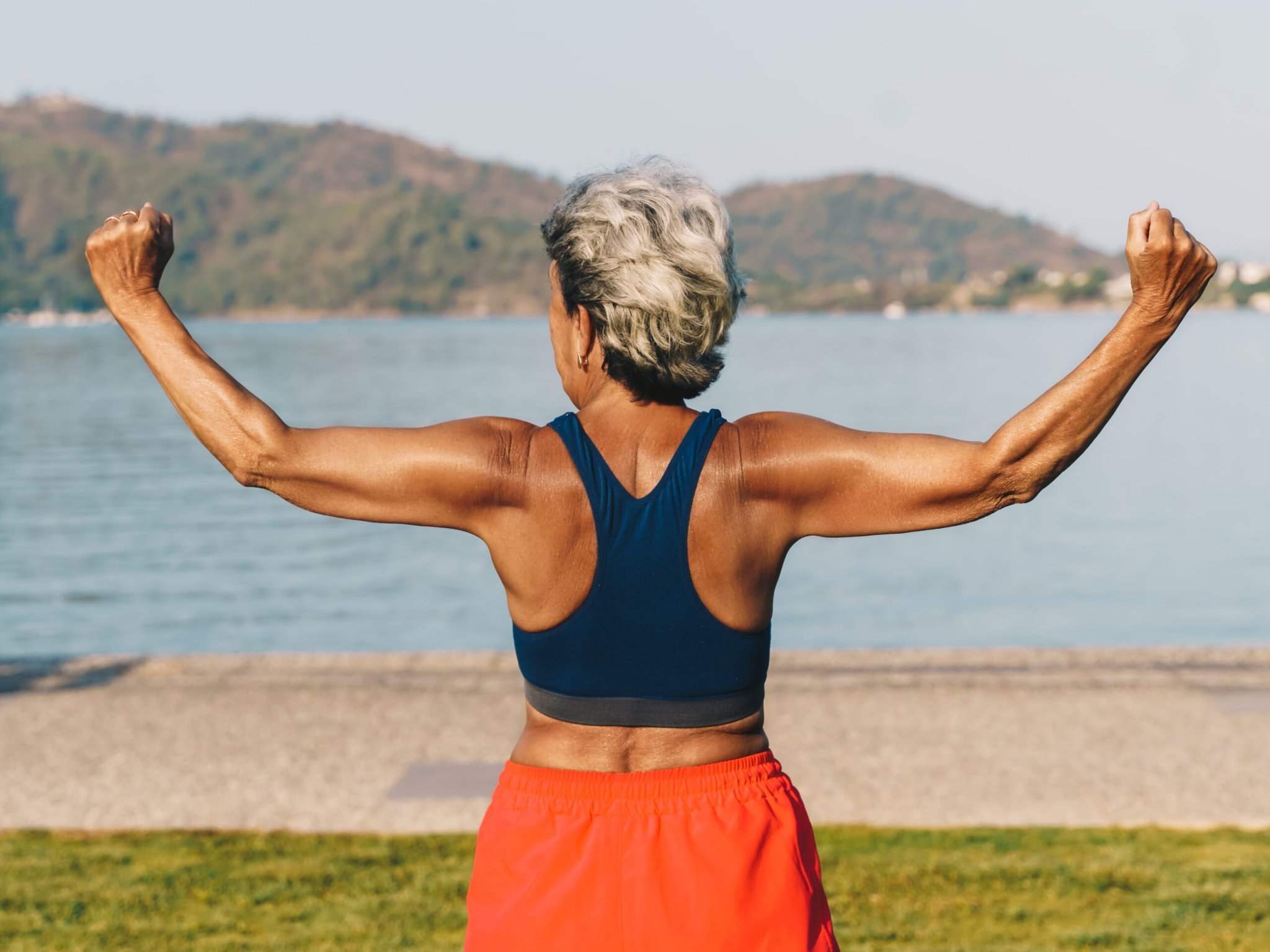 Longevity: 6 Hundertjährige verraten, wie sie ohne Fitnessstudio fit bleiben