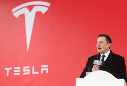 Autobauer Tesla wird von Moody's nicht mehr als "Ramsch" eingestuft — zum ersten Mal