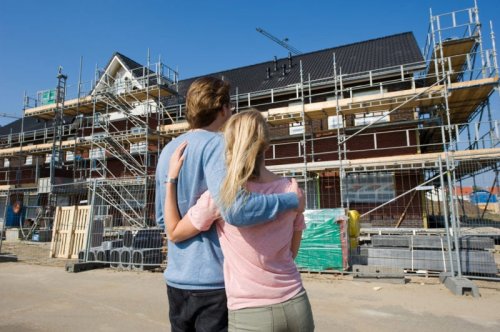 Bauzinsen und Nachfrage nach Immobilien sinken, der perfekte Zeitpunkt fürs Eigenheim, raten Experten – innerhalb dieses Zeitraums