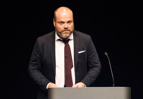 Jeder hat schon seine Kleidung getragen, aber kaum jemand kennt sein Gesicht – das ist der reichste Mensch aus Dänemark