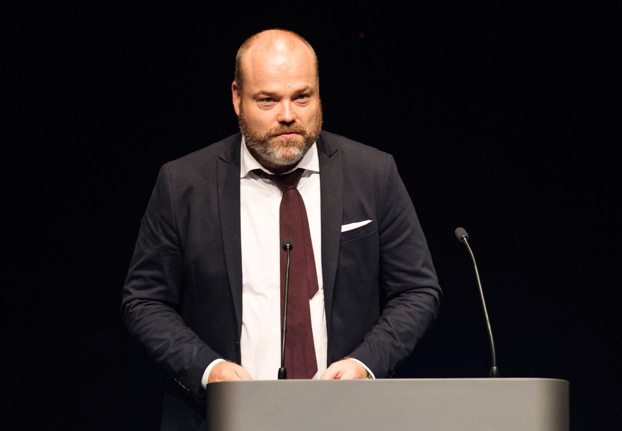 Jeder hat schon seine Kleidung getragen, aber kaum jemand kennt sein Gesicht – das ist der reichste Mensch aus Dänemark