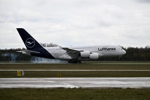 Tablet bleibt im Sitz stecken – Lufthansa-Flug nach München muss wegen Passagier-Panne umkehren