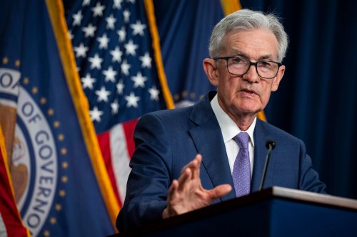US-Fed lässt Leitzins erneut unverändert: Notenbank wartet Folgen der Trump-Politik auf Preise und Arbeitsmarkt ab
