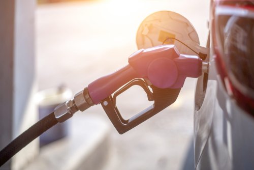 Warum der Benzinpreis kaum sinkt, obwohl der Ölpreis durch Corona nahezu ins Bodenlose fällt