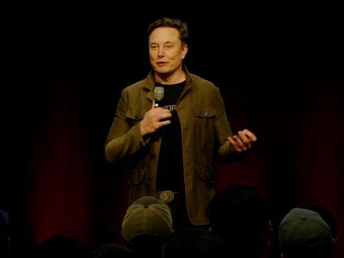 Elon Musk nach Tesla-Vandalismus: Demonstranten sollen aufhören, „psycho“ zu sein