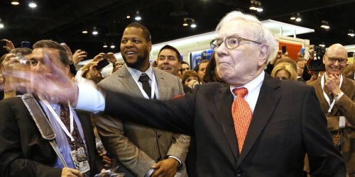 Warren Buffett verschenkt eine Million Dollar an einen Mitarbeiter – und erfüllt sich damit seinen eigenen Wunsch