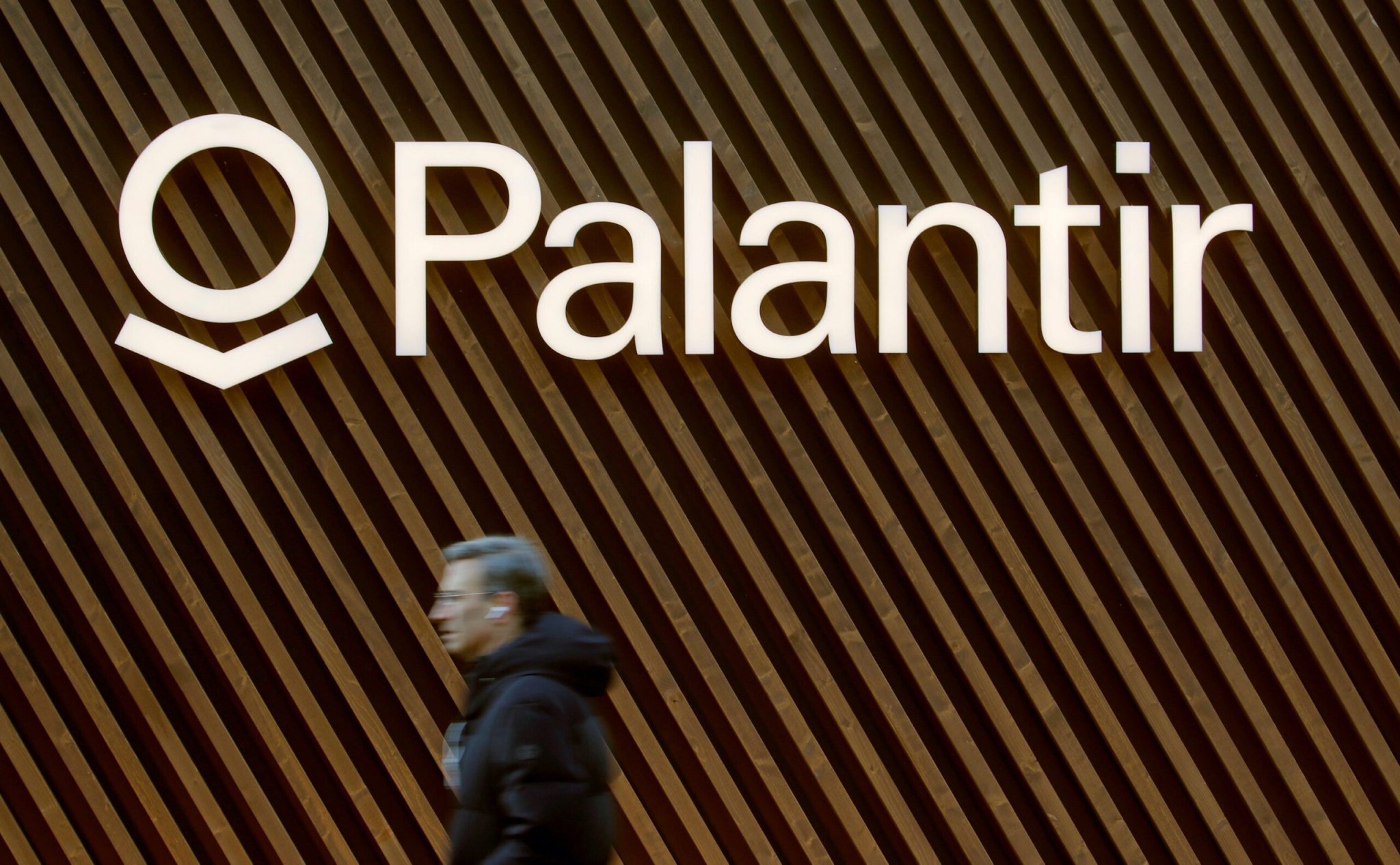 US-Behörde bestellt bei Palantir neue Technologie im Wert von 30 Millionen Dollar, um Einwanderer zu tracken