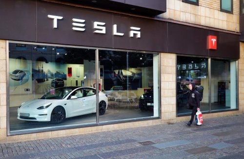 E-Autos werden in der EU immer beliebter – doch für Tesla geht es steil bergab
