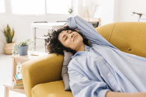 Wer länger schläft, verdient weniger im Job? Forscher finden Zusammenhang zwischen Schlafrhythmus und Gehalt