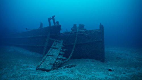 Zwei Filmemacher haben mit einer Unterwasserdrohne durch Zufall ein 128 Jahre altes Schiffswrack auf dem Grund eines Sees gefunden