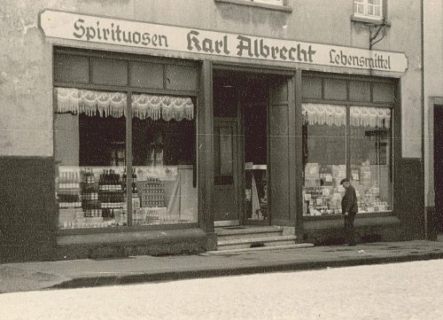 Jeder war schon in seinem Laden, aber kaum jemand kennt sein Gesicht – das ist der reichste Mann aus NRW