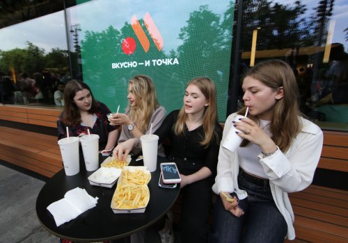 Eine Reporterin hat den neuen russischen "McDonald's" besucht – diese Unterschiede zum Original sind ihr aufgefallen