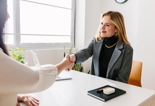 Diese Sache macht kaum jemand nach dem Bewerbungsgespräch – dabei kann sie euch helfen, den Job zu bekommen