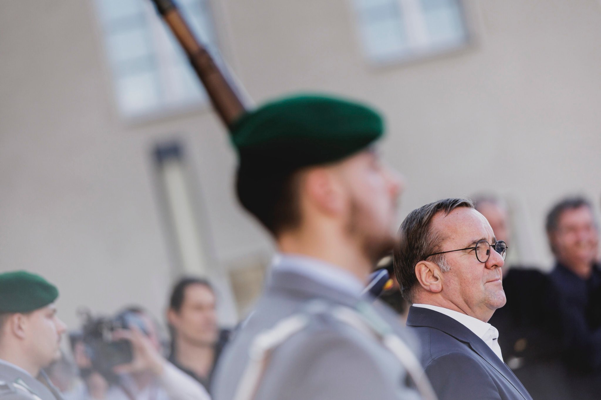 Ifo warnt vor volkswirtschaftlichen Kosten der Wehrpflicht und fordert stattdessen eine höhere Bezahlung bei der Bundeswehr