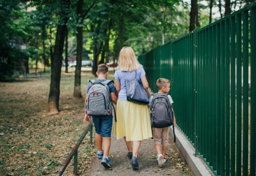 Fünf Finanzlektionen, die eine 63-jährige Millionärin ihren zwei Söhnen mit auf den Weg gab