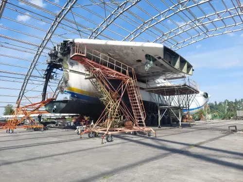 Das größte Flugzeug der Welt wurde von Russland zerstört – Fotos zeigen einen Vorher-Nachher-Vergleich