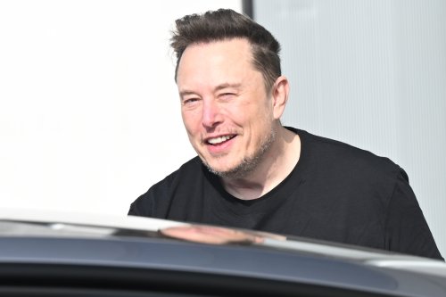 Tesla-Aufsichtsrat prüft neue Milliarden-Vergütung für Elon Musk, während der Rechtsstreit übers Rekordpaket sich zieht