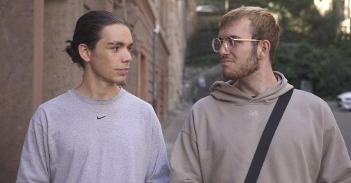 Wie zwei 22-Jährige mit ihrem Vintage-Shop 2.000 Produkte im Monat verschicken