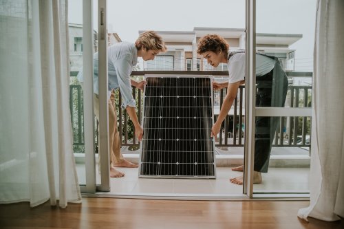Solaranlagen auf dem Balkon: So viel bringen die Mini-Kraftwerke wirklich und darum wird es günstiger, wenn ihr mit dem Kauf wartet
