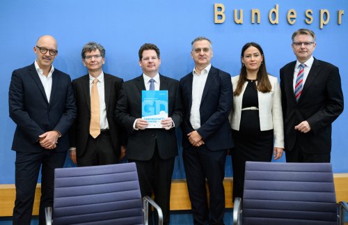 Wirtschaftsforscher greifen Klimapolitik der Regierung frontal an: Verunsicherung verlängert Abschwung, falsche Instrumente gefährden Wachstum und Wohlstand