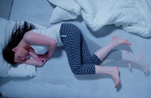 Ständiger Bewegungsdrang: Wie euch das Restless Legs Syndrom am Einschlafen hindert und was ihr dagegen tun könnt