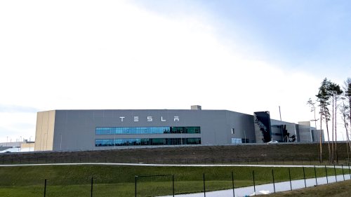 Tesla-Fabrik in Grünheide: Gegengutachten zu Abwasserwerten vorgelegt – droht Produktionsstopp?