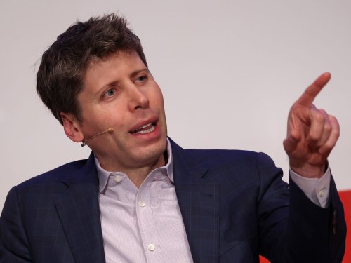 Sam Altman hält Kritiker von Trumps KI-Deals mit den Golfstaaten für „naiv“